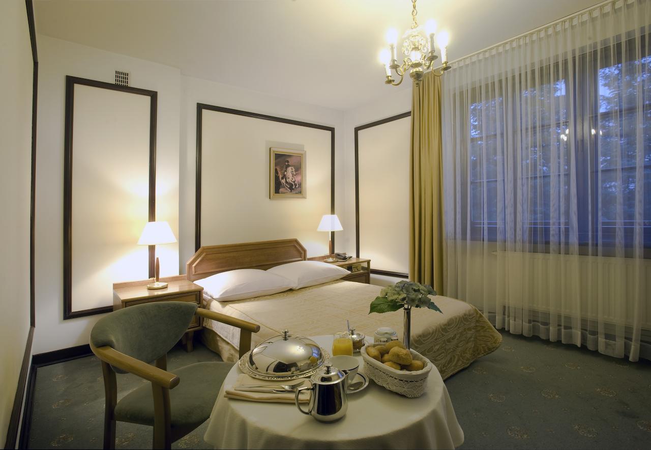 Hotel "Zajazd Napoleonski" Warsaw Phòng bức ảnh